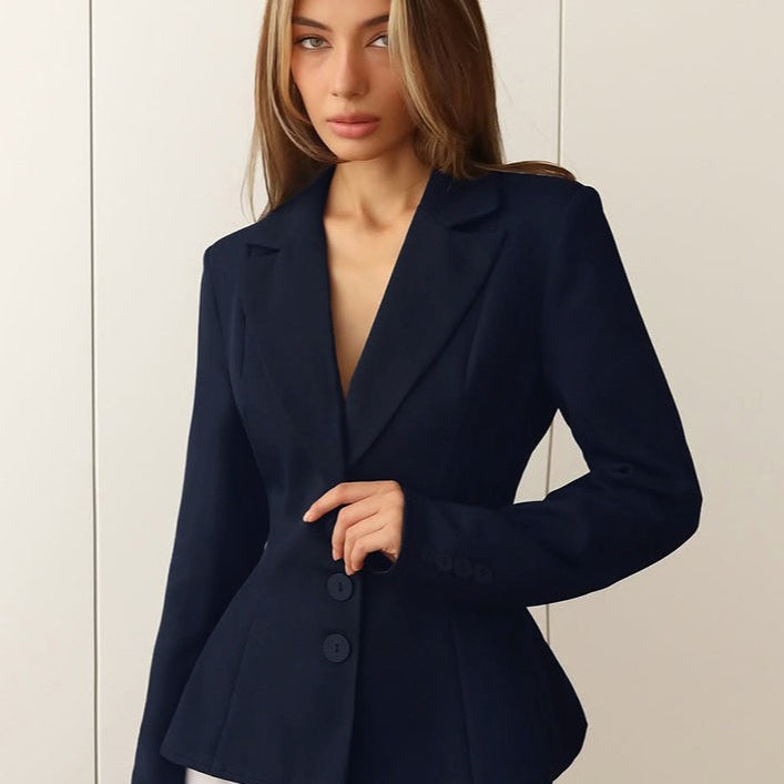 Blazer aderente con scollo a V, spalle imbottite e maniche lunghe