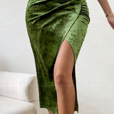 Gonna aderente in velluto con spacco alto