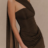 Mini abito da festa aderente senza spalline e arricciato