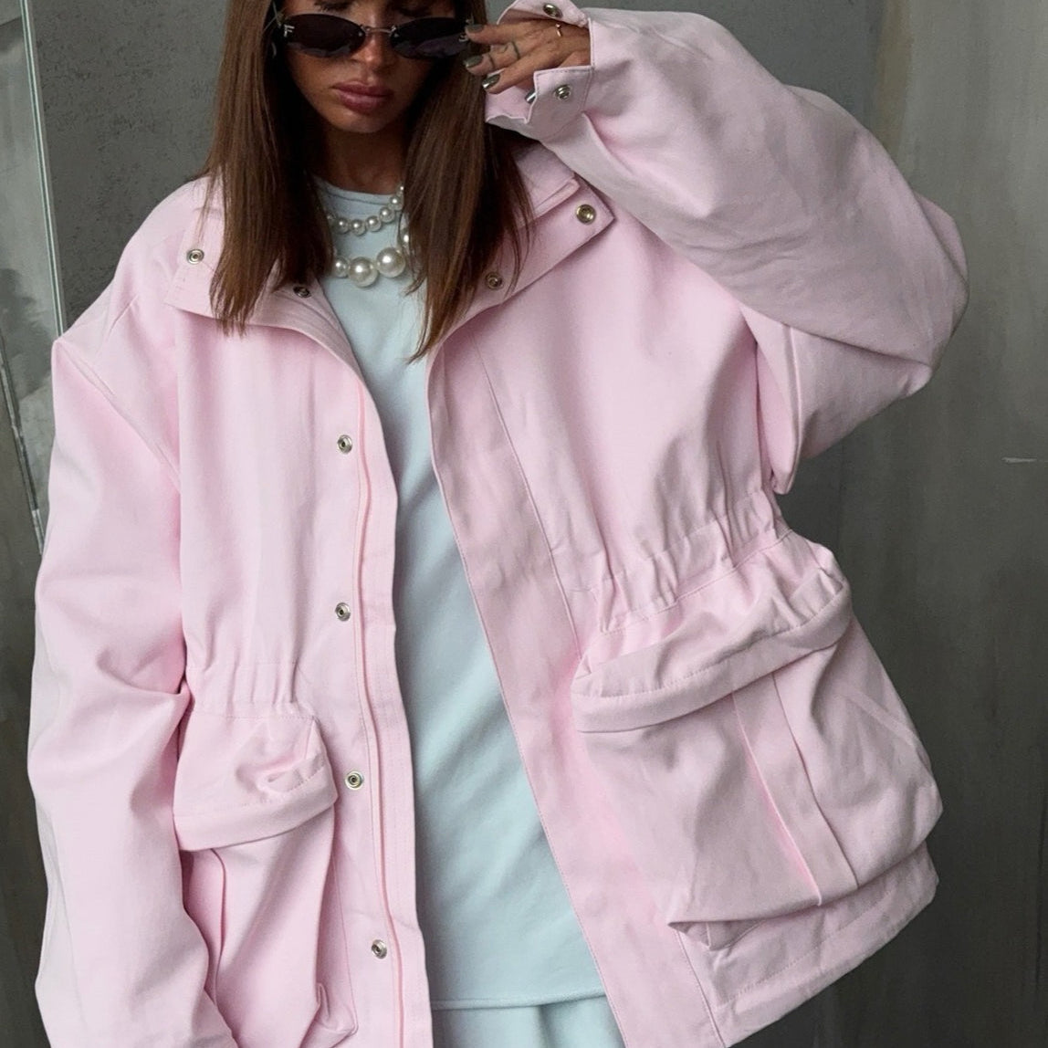 Giacca con tasca portaoggetti e coulisse in vita