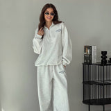 Completo due pezzi con felpa con cappuccio e mezza zip e stampa di lettere, pantaloni larghi e dritti