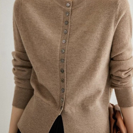 Cardigan morbido al tatto con maniche a spacco