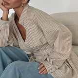 Camicetta a righe con scollo a V e vita irregolare annodata a maniche lunghe