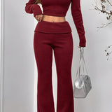 Completo due pezzi sexy con top corto e pantaloni aderenti con spalle scoperte