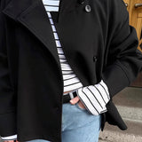 Cappotto elegante in lana tinta unita con bottoni e collo alto