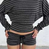 Blusa asimmetrica con spalle larghe e stampa a righe