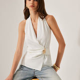 Camicetta senza maniche con scollo a V e dettagli in metallo