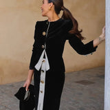 Completo da ufficio in due pezzi con gonna midi monopetto