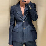 Completo da ufficio in due pezzi con giacca di jeans e jeans a vita alta