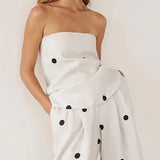 Completo da ufficio in due pezzi con top a tubino a pois e pantaloni larghi