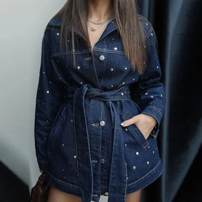 Completo da ufficio in due pezzi con giacca di jeans e pantaloni con cintura