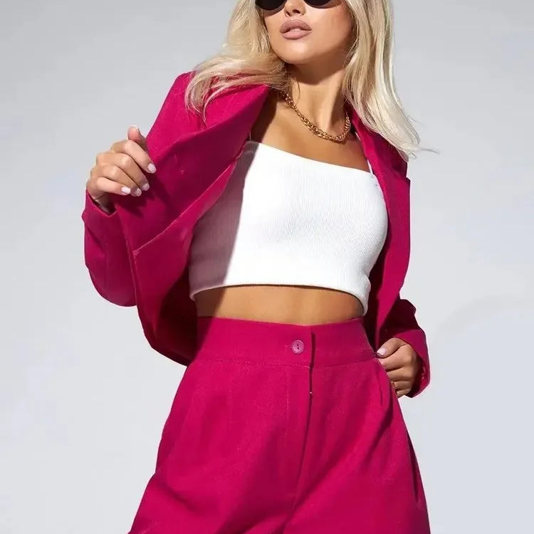 Completo da ufficio in due pezzi con pantaloni larghi e aderenti primaverili