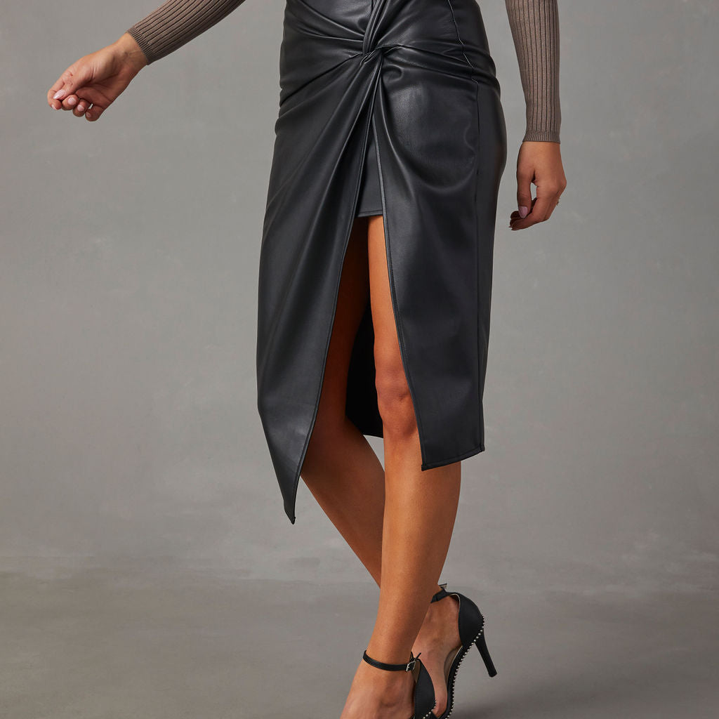 Gonna a tubino da donna – Taglio aderente – Effetto pelle – Vita drappeggiata – Spacco laterale midi