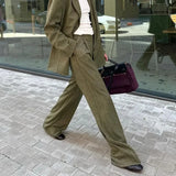 Completo da ufficio in due pezzi con blazer con revers e pantaloni a maniche lunghe