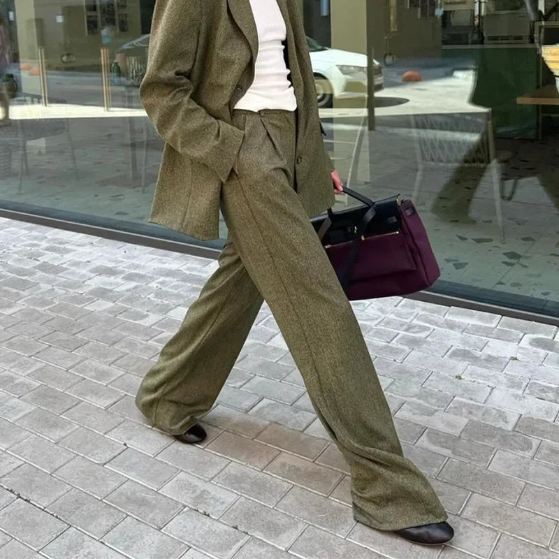 Completo da ufficio in due pezzi con blazer con revers e pantaloni a maniche lunghe