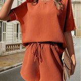 Completo casual da donna - Top a maniche corte con scollo rotondo + pantaloncini con elastico in vita