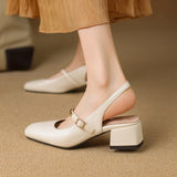 Décolleté da donna – Tacco a blocco – Punta quadrata – Cinturino con borchie – Pelle sintetica