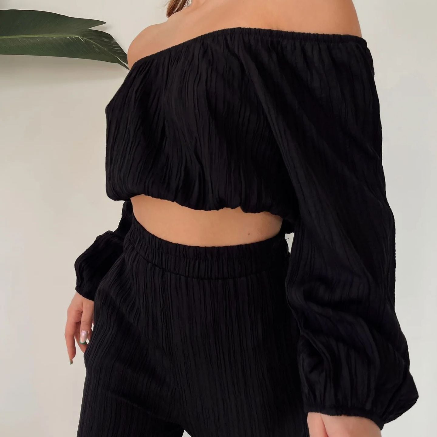 Completo due pezzi da donna – Top con spalle scoperte – Maniche lunghe – Pantaloni larghi a vita alta