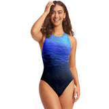 Costume da bagno da donna - Taglio a collo alto - Motivi ondulati vivaci - Silhouette elegante