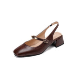 Décolleté da donna – Tacco a blocco – Punta quadrata – Cinturino con borchie – Pelle sintetica