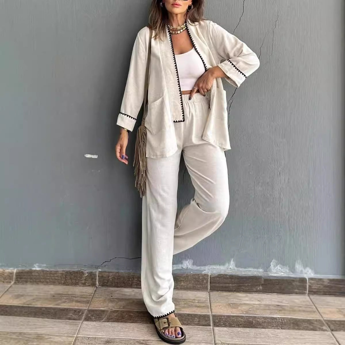 Completo pantalone da donna – Gamba larga – Blazer lungo aperto – Tessuto leggero e morbido