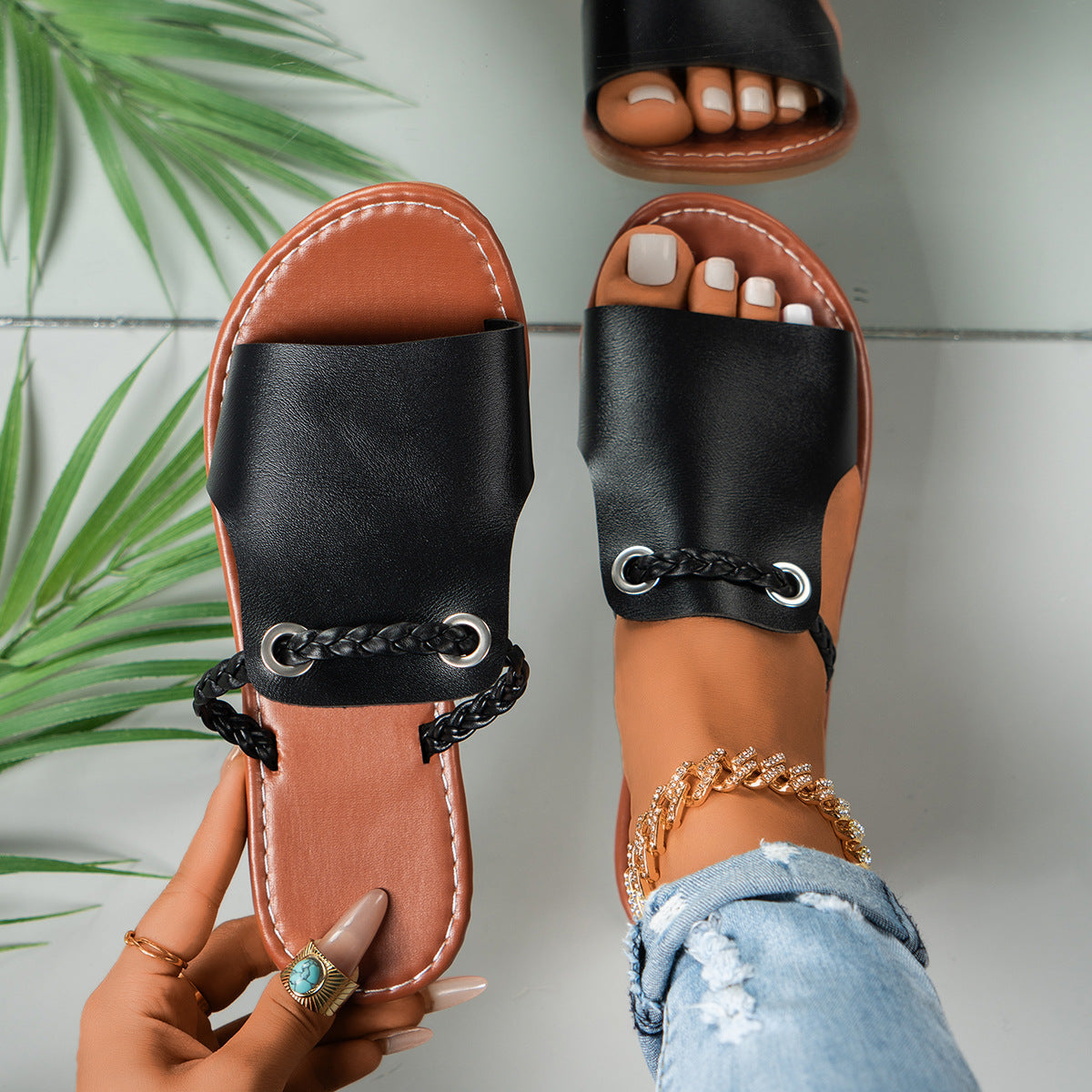 Sandali bassi da donna – Cinturino intrecciato – Suola comoda – Facili da infilare