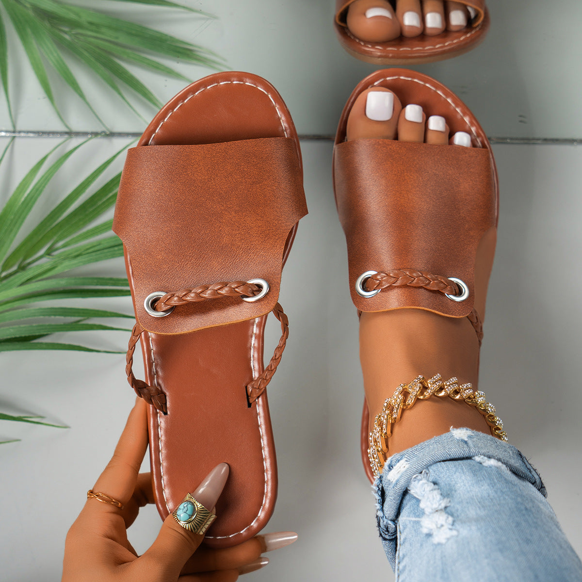 Sandali bassi da donna – Cinturino intrecciato – Suola comoda – Facili da infilare