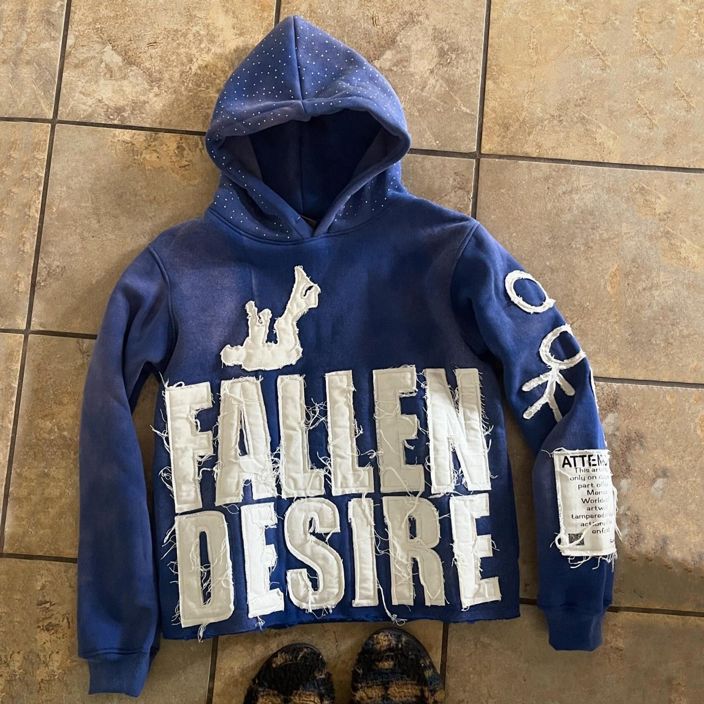 Felpa con cappuccio larga a pois con stampa 3D vintage