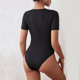 Body da donna – Taglio aderente – Maniche corte – Dettaglio bottoni decorativi – Tessuto morbido ed elasticizzato