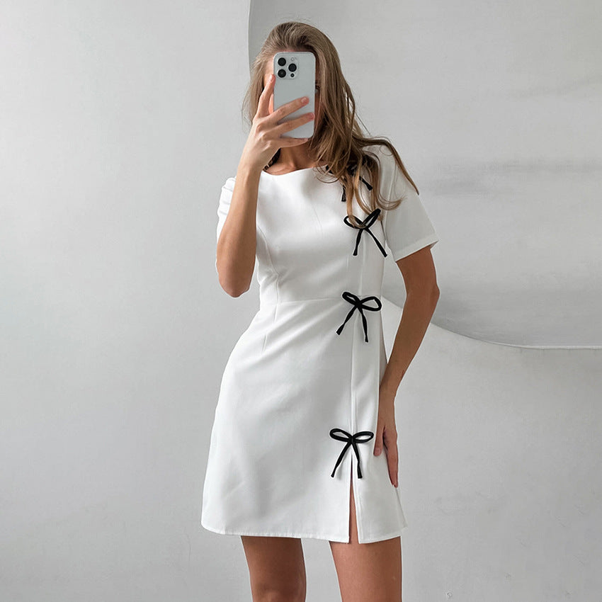 Abito a trapezio da donna - Maniche corte - Dettaglio fiocco - Elegante spacco