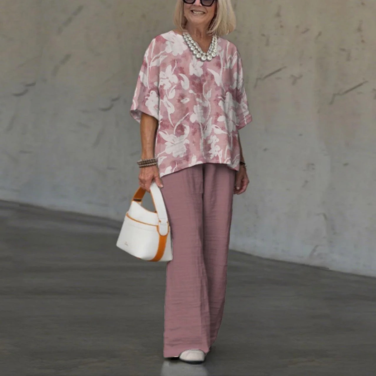 Outfit casual da donna – Camicia ampia a pois – Pantaloni larghi in cotone fluido