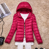 Piumino da donna – Taglio aderente – Cappuccio – Trapuntatura leggera idrorepellente