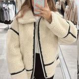 Giacca da donna a collo alto classica, comoda e versatile