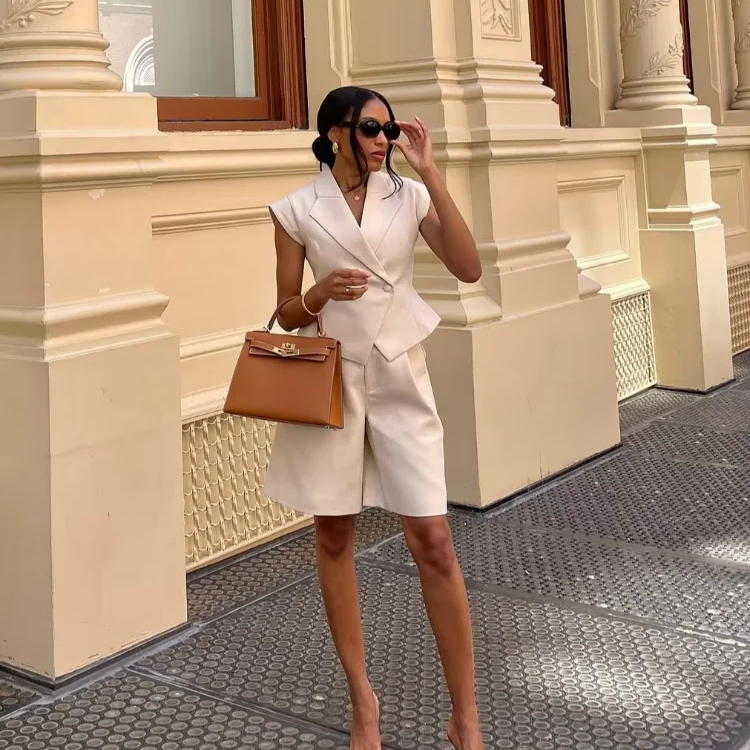 Completo da donna – Top senza maniche con scollo a V strutturato – Pantaloni larghi a vita alta