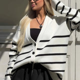 Cardigan in maglia a righe con scollo a V e bottoni