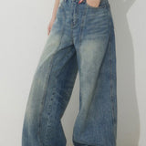 Jeans larghi a vita alta con gamba a falce
