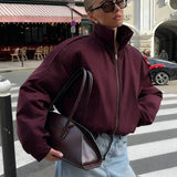 Giacca semplice, ampia e corta con collo alto