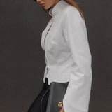 Giacca in pelle aderente con collo alto