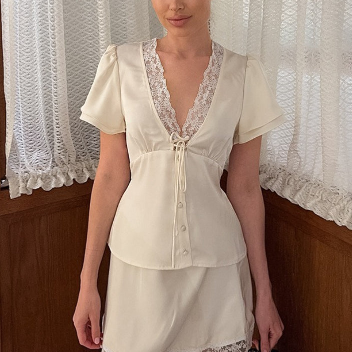 Completo gonna con scollo a V e cintura in pizzo satinato effetto seta