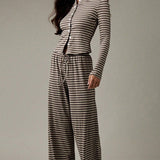 Set due pezzi con bottoni a righe e cordoncino