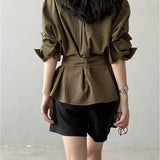 Camicetta vintage a maniche lunghe con cintura e cintura in vita