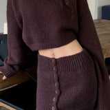 Completo due pezzi corto e aderente in maglia con scollo rotondo