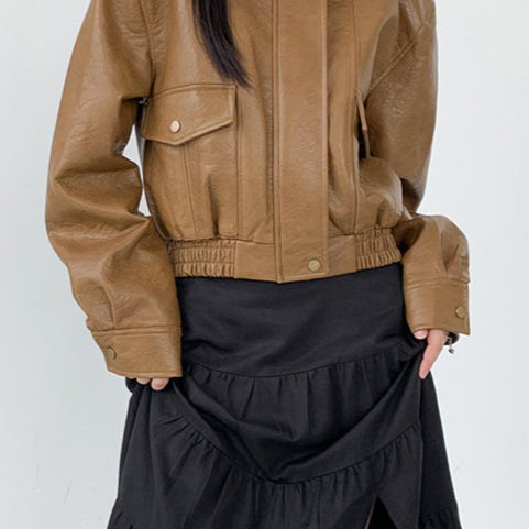 Giacca corta in pelle PU con revers a lancia