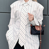 Camicetta elegante con spalline e cravatta a righe