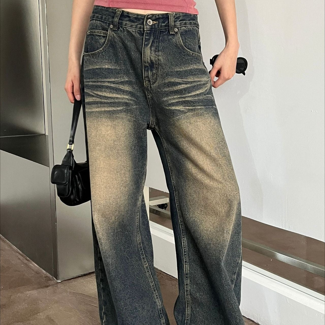 Jeans a gamba larga in denim con baffi lavati vintage