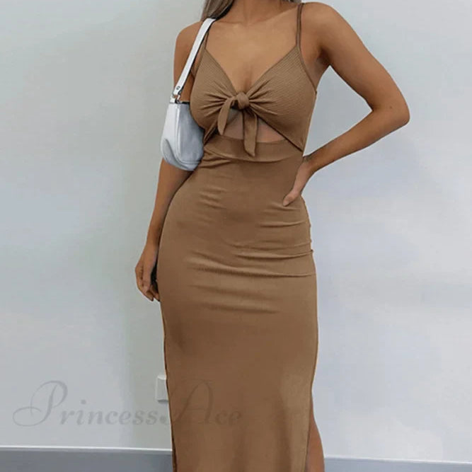 Abito senza spalline con spacco sulla schiena e lacci sul davanti