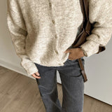 Cardigan lavorato a maglia con bottoni a conchiglia vintage grigio morbido