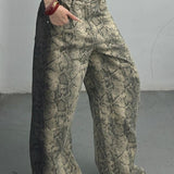 Jeans sfilacciati a vita bassa con gamba larga e stampa serpente