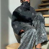 Soprabito con collo alto e paillettes a fiori con perline