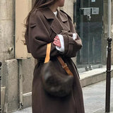 Cappotto doppiopetto nero con revers larghi